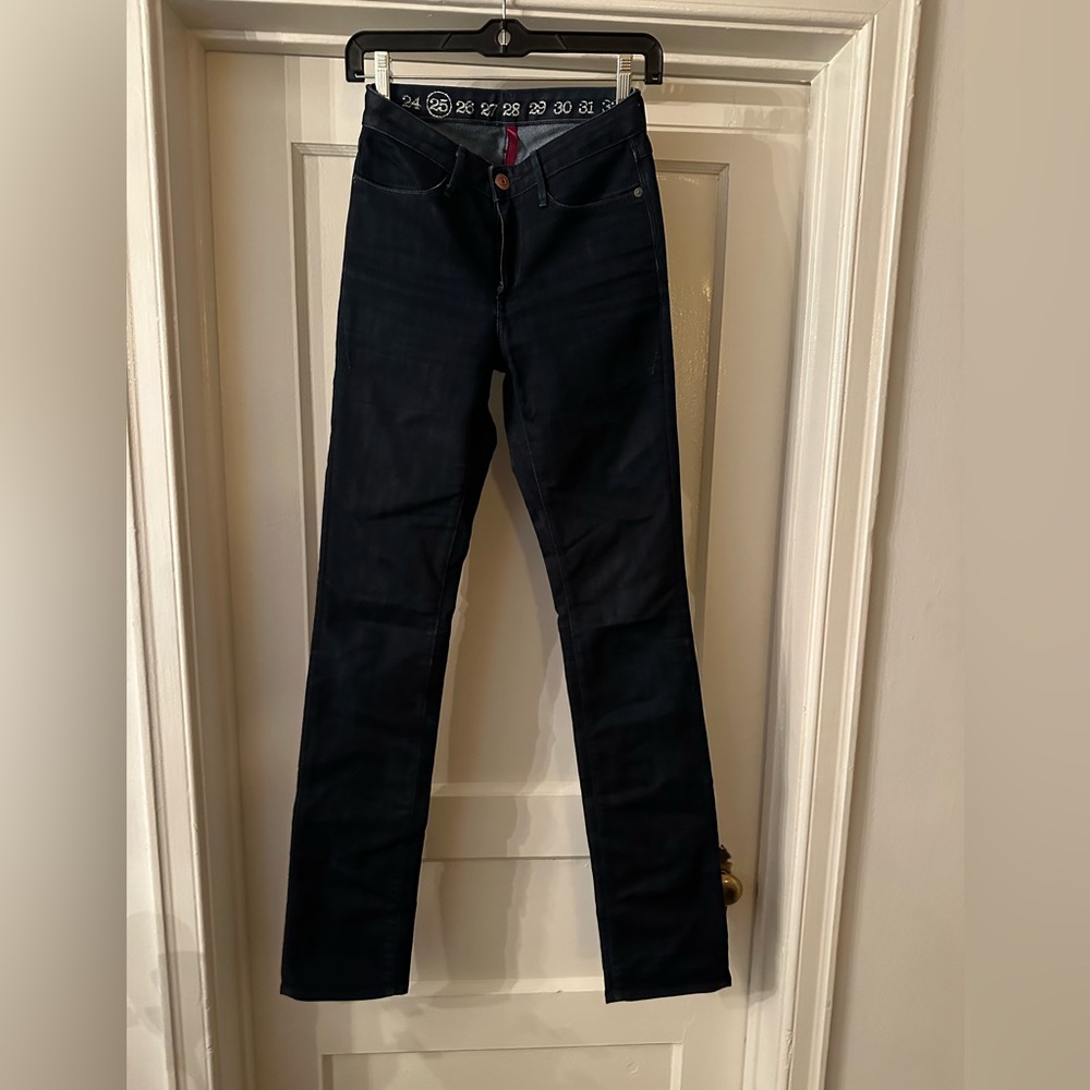Like New women’s Earnest Sewn Y2K Zazo Jean size 25 high rise straight skinny